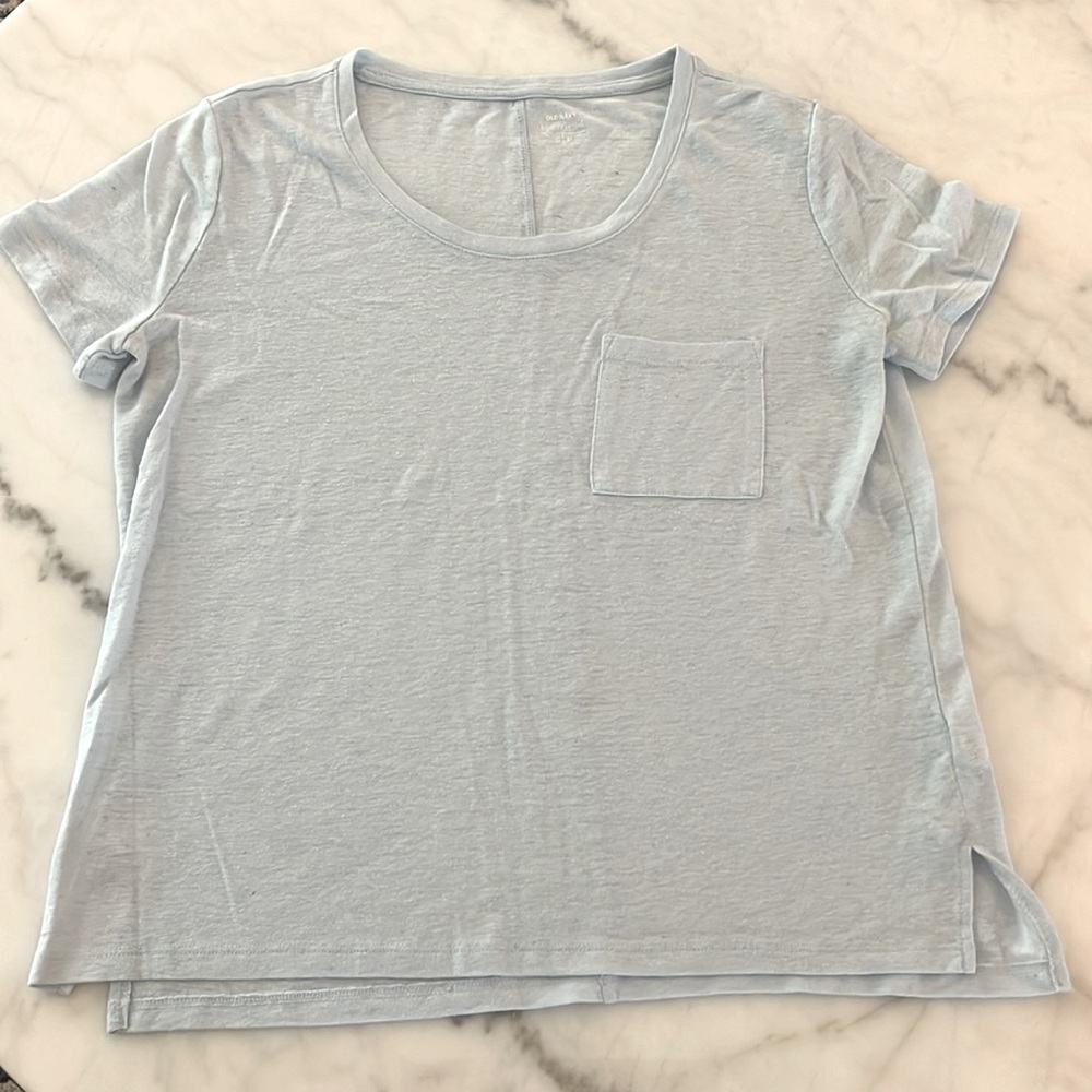 Old Navy small boyfriend tee in baby blue, lightweight